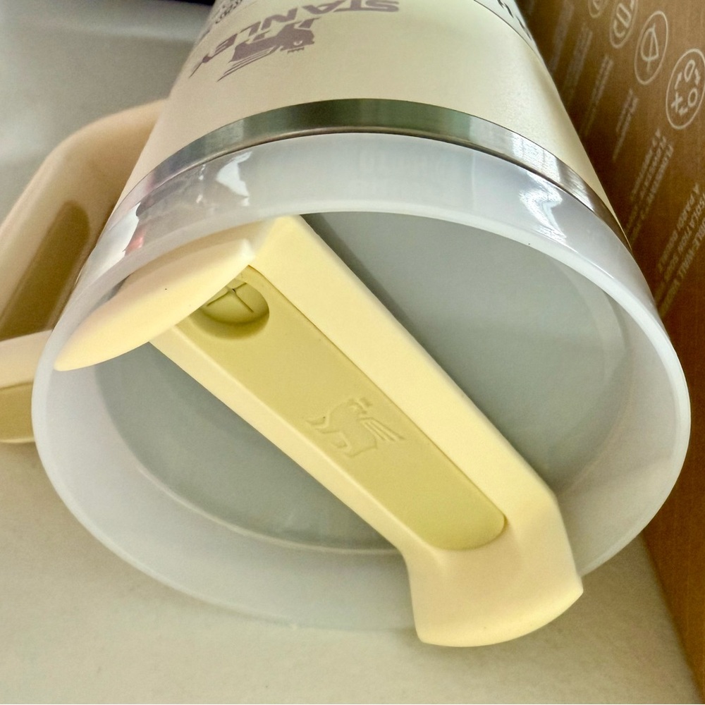 RARE Stanley OG Cream w/Embossed Logo in Lilac. Stanley “The Quencher H2O” - Picture 3 of 12